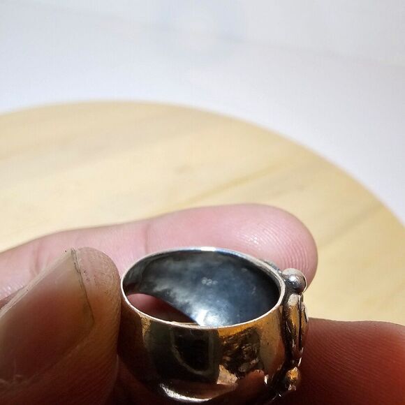 Sterling Silver 925 Cross Design Dome Style Ring Size 7 Weighs 8 Grams - Picture 4 of 6